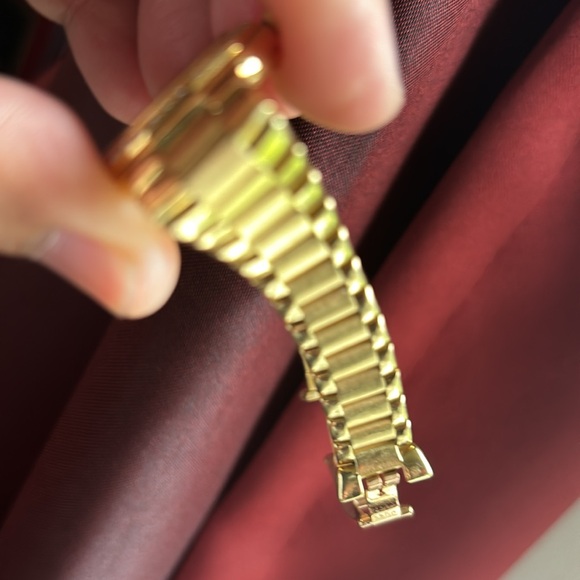 ✨SOLD✨
Baume Mercier Riviera 18k Gold & Diamond
 Watch - Picture 6 of 16